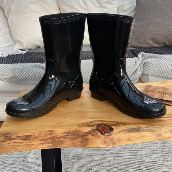 UGG Sienna Waterproof Rain Boot - Picture 8 of 8